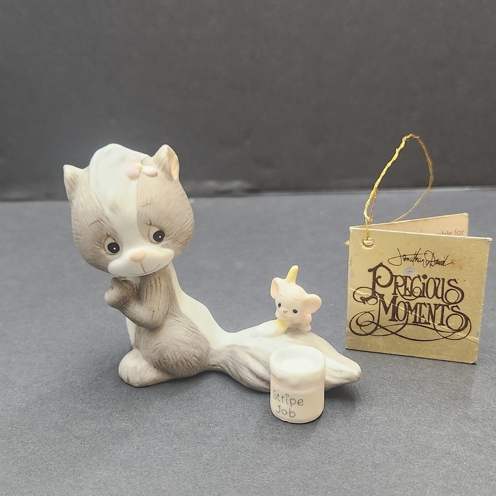 Precious Moments1987 "Brighten Someone's Day Skunk Figurine with Mouse 105953